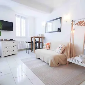 Cosy Situe En Plein Coeur Du Vieil Antibes. Appartamento