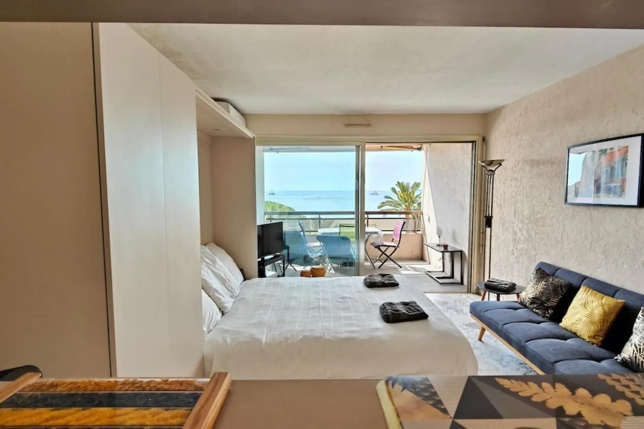 Appartement 06Ay - Studio With Seafront Terrace Antibes